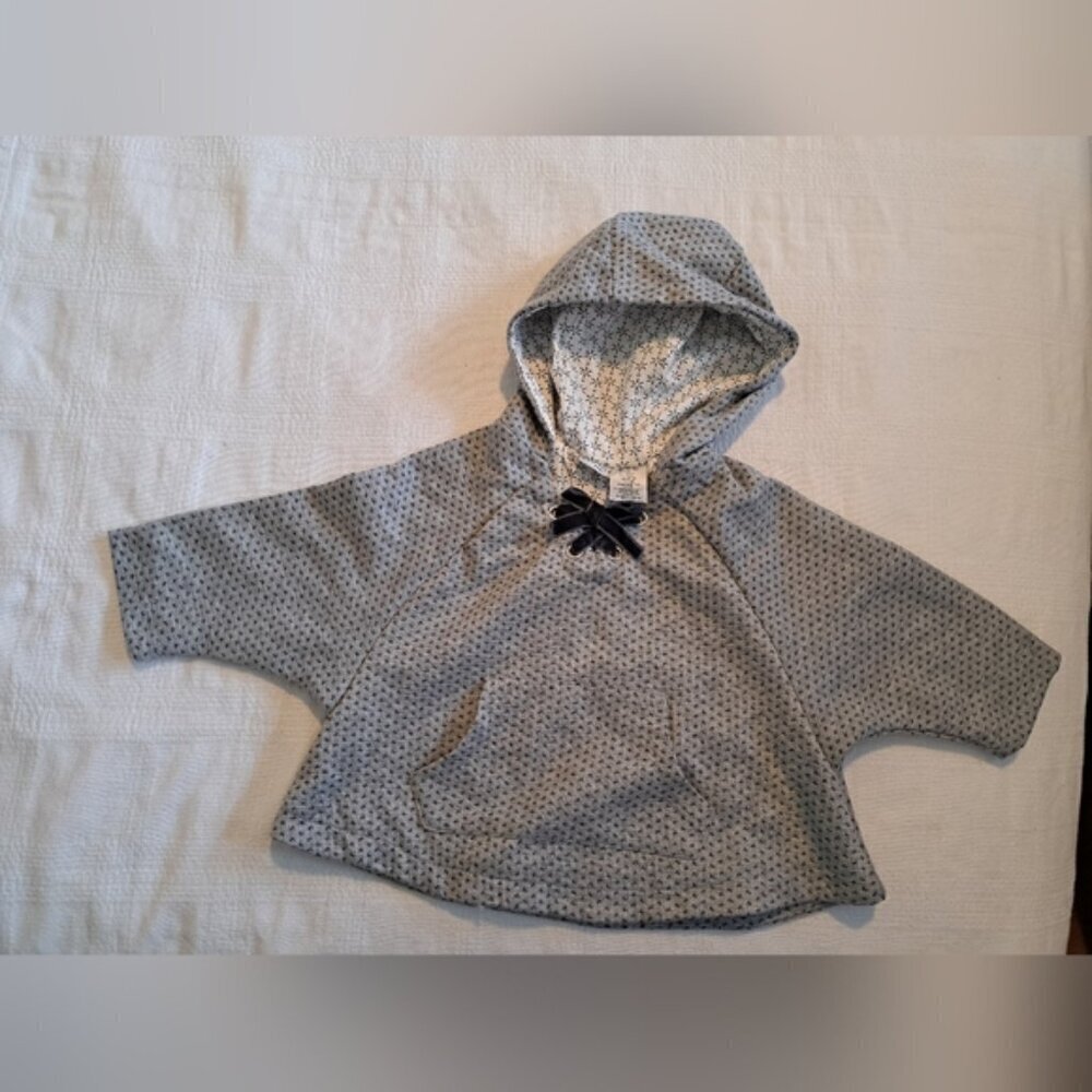 Max Studio baby size 18 months poncho jacket with hood lined 2 tone gray, EUC